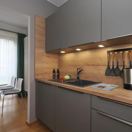 Kaiservillen - Mit 1 Schlafzimmer Und Balkon D112 아파트 제바트헤링스도르프