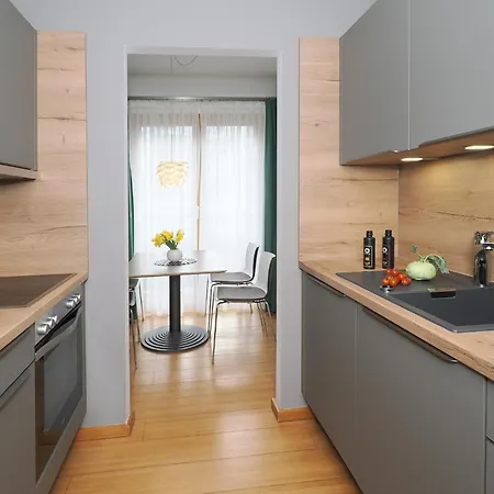Kaiservillen - Mit 1 Schlafzimmer Und Balkon D112 아파트 *