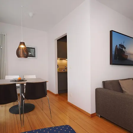 아파트 Kaiservillen - Mit 1 Schlafzimmer Und Balkon D112 제바트헤링스도르프
